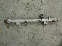 Load image into Gallery viewer, 2002 Suzuki outboard DF70 4 stroke 07001F-251942 fuel rail 15751-99E00
