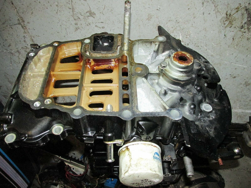 1999 Suzuki outboard DF 40 04001F-971122 4-stroke crankcase 11300-87J01-019