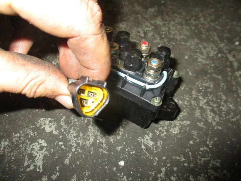 1996 yamaha outboard L225TXRU 2-stroke VX Model tilt and trim relay 61a-81950