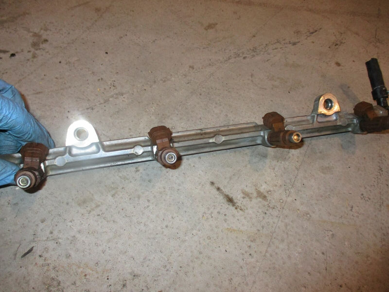Suzuki DF150 150hp outboard fuel rail and injector set (15751-96J00)