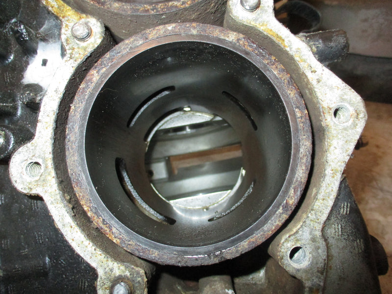 Evinrude 40hp 2 stroke outboard crankcase block