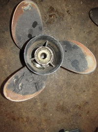 Load image into Gallery viewer, Yamaha outboard counter rotation steel propeller 15 x 17-TL
