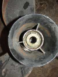 Load image into Gallery viewer, Yamaha outboard counter rotation steel propeller 15 x 17-TL
