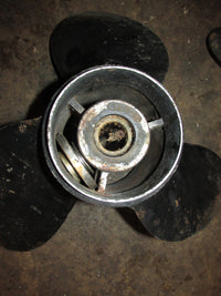 Load image into Gallery viewer, Yamaha outboard counter rotation steel propeller 15 x 17-TL
