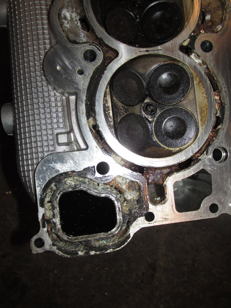 Yamaha 250hp VMAX SHO outboard port cylinder head CRACKED