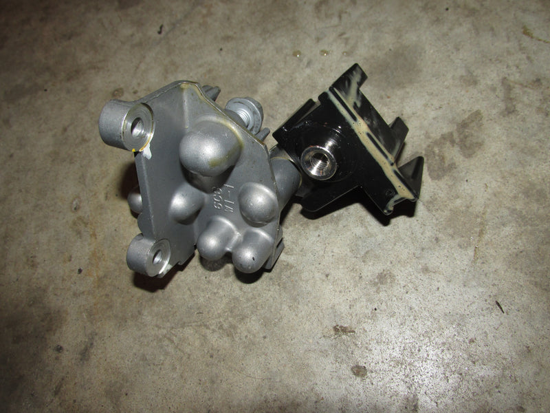 Yamaha 250hp VMAX SHO outboard battery post