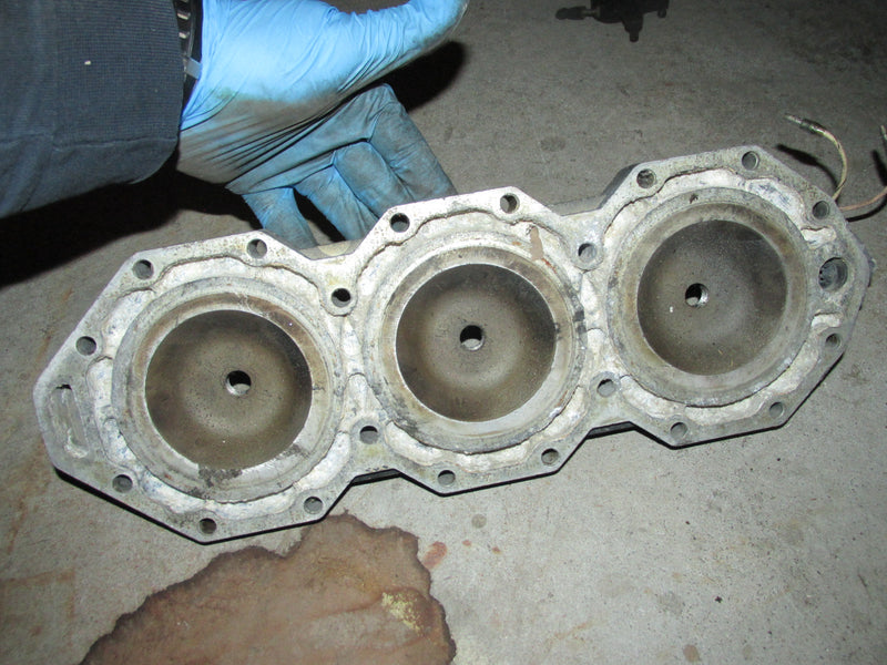 Johnson outboard cylinder head (333809-4)