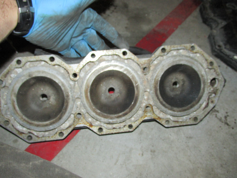 Johnson outboard cylinder head (333808-4)