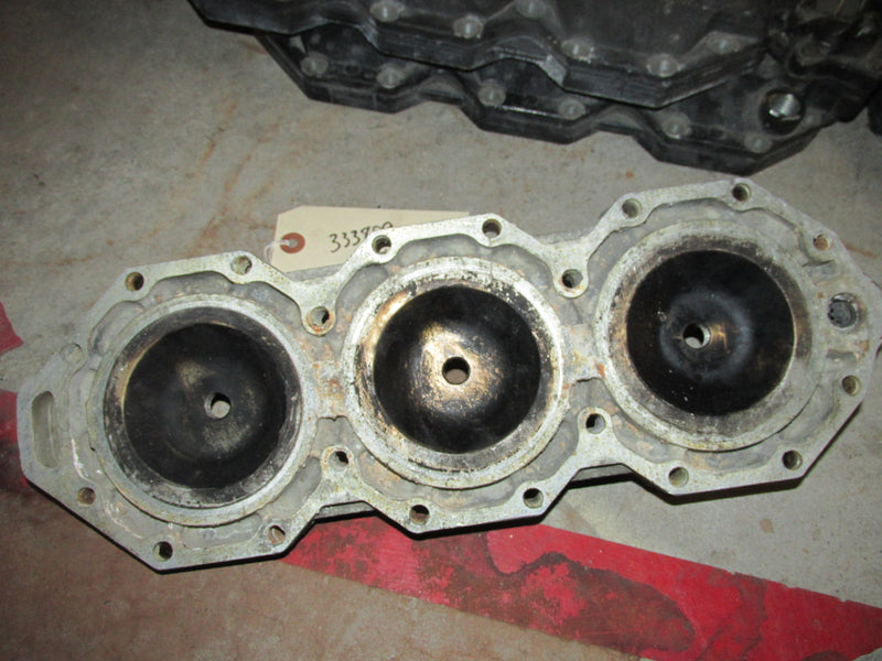 Johnson outboard cylinder head (333809)