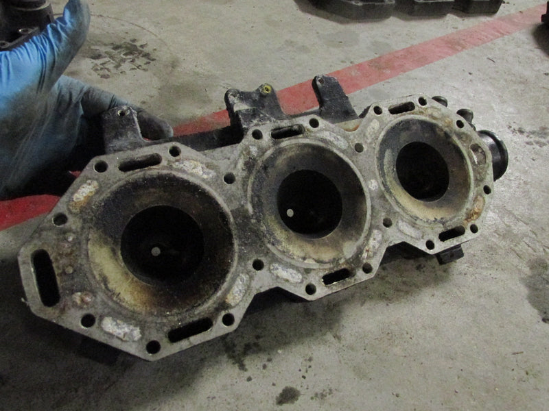 Johnson V8 outboard port cylinder head (350569)