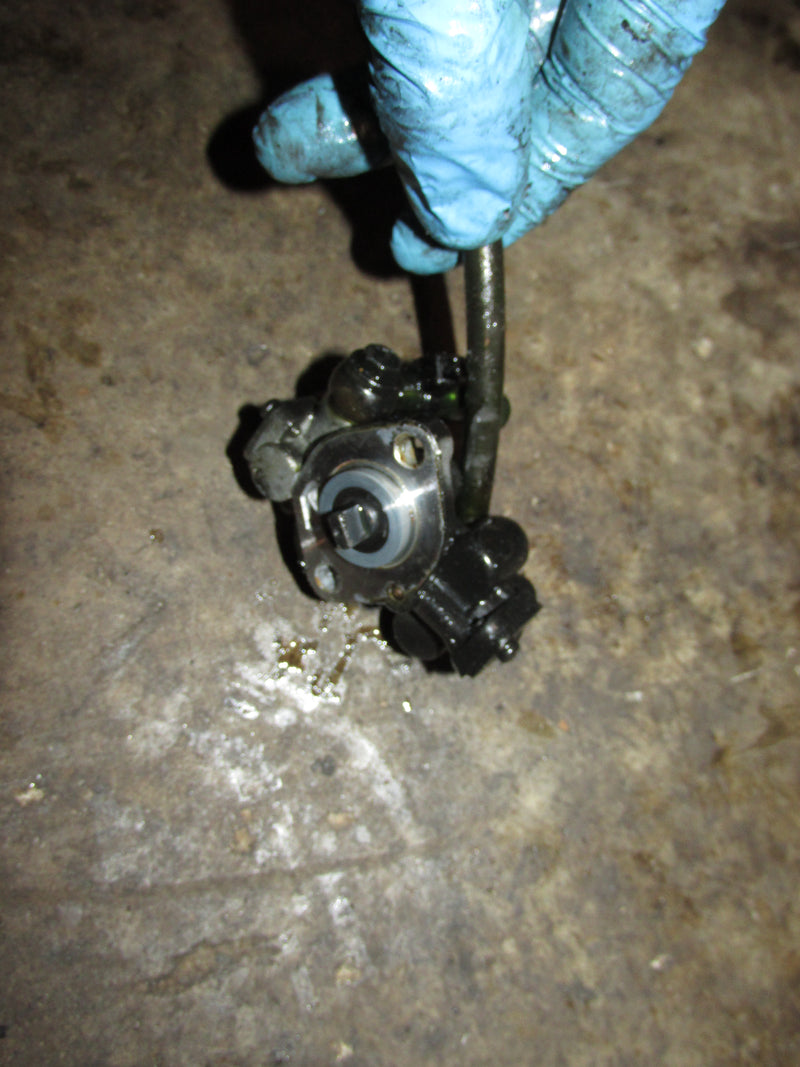 Mercury EFI 150hp 2 stroke outboard oil pump