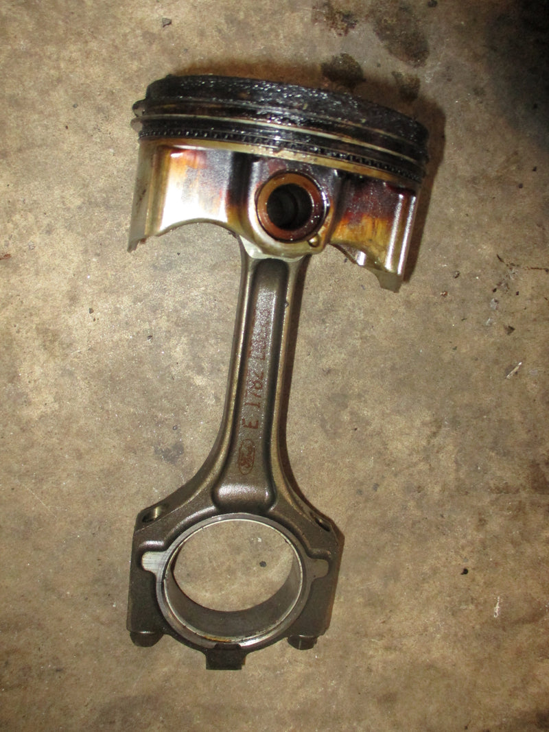 Yamaha 225hp 4 stroke outboard piston and rod (69J-11631-00-B0)