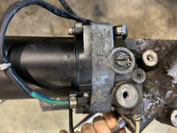 Load image into Gallery viewer, Yamaha 200hp 4 stroke outboard tilt trim unit 69J-43800-00-4D
