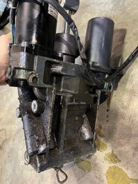 Load image into Gallery viewer, Yamaha 200hp 4 stroke outboard tilt trim unit 69J-43800-00-4D
