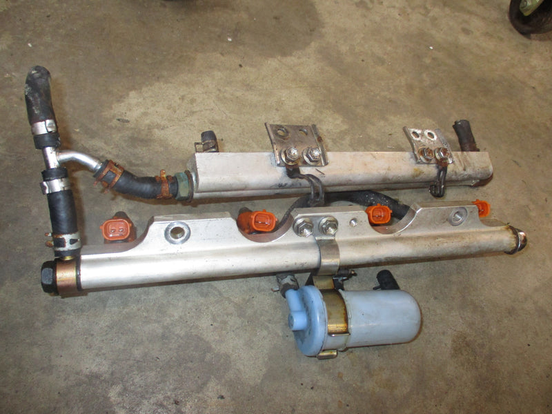 Suzuki DF140 140hp outboard fuel rail cooler and injector set (15751-90J03)