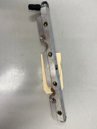 Load image into Gallery viewer, Suzuki DF90A 90hp outboard fuel rail (15751-87L00)
