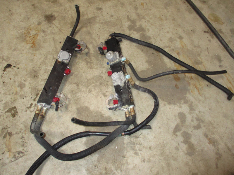 Mercury Optimax 200hp outboard fuel rail and injector set (858259-1)