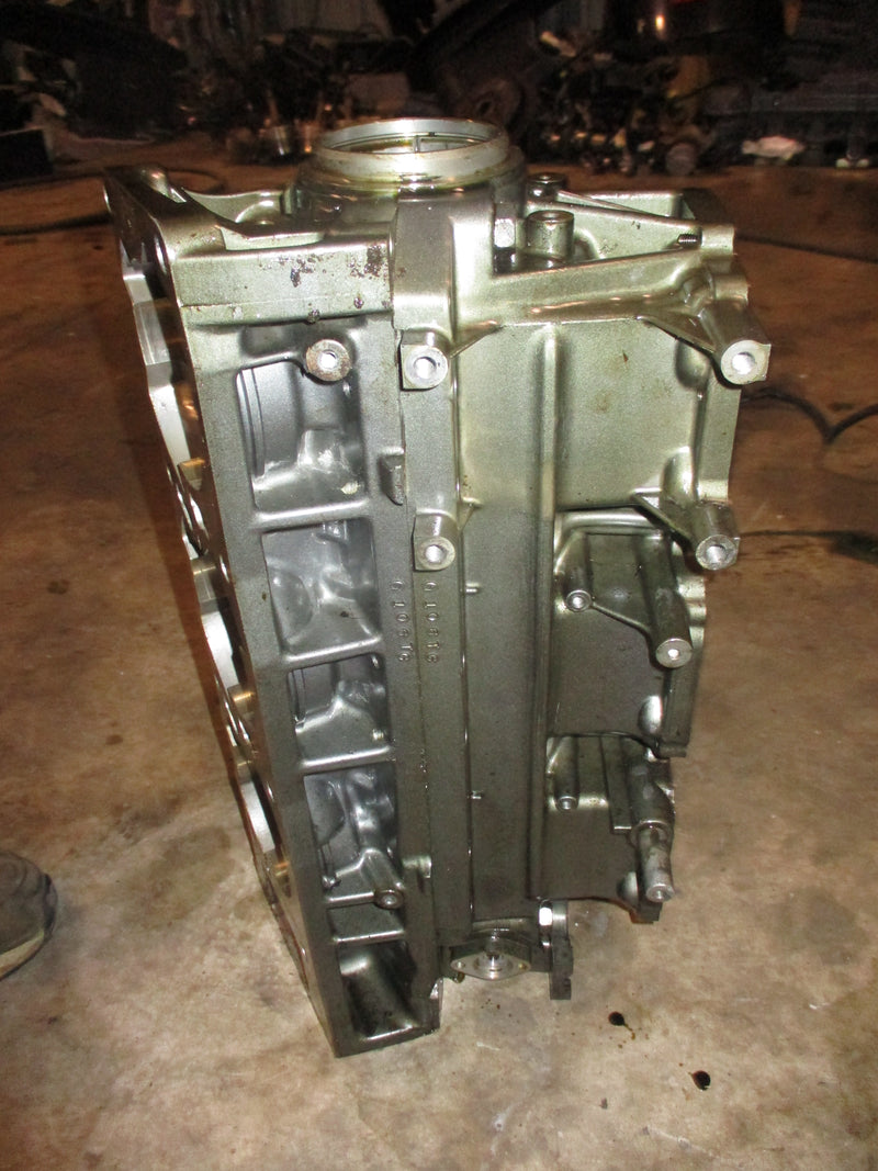 Suzuki DT200 200hp outboard cylinder block