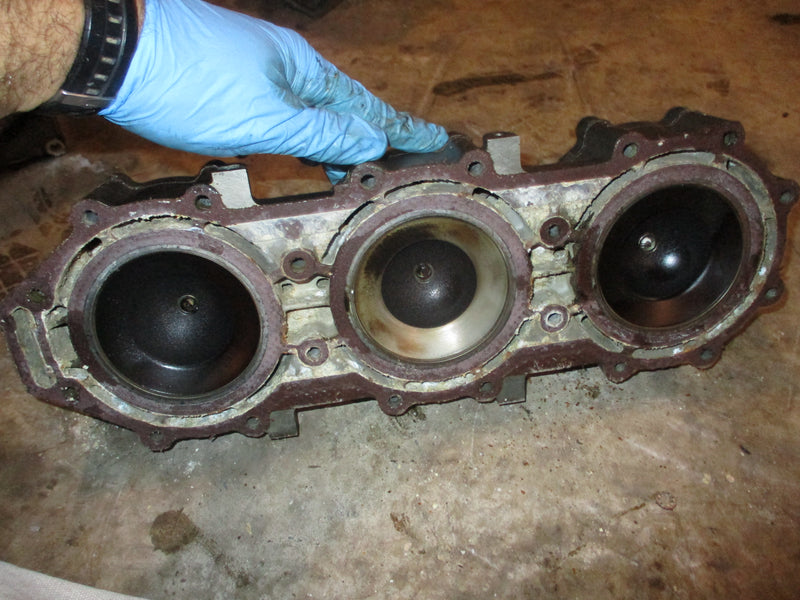 Suzuki DT200 200hp outboard starboard cylinder head (11111-88D30-0ED)