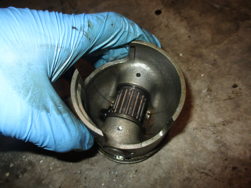 Suzuki DT200 200hp outboard starboard piston and rod (12110-88D30)