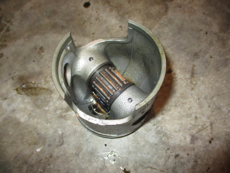 Suzuki DT200 200hp outboard port piston and rod (12120-88D50)
