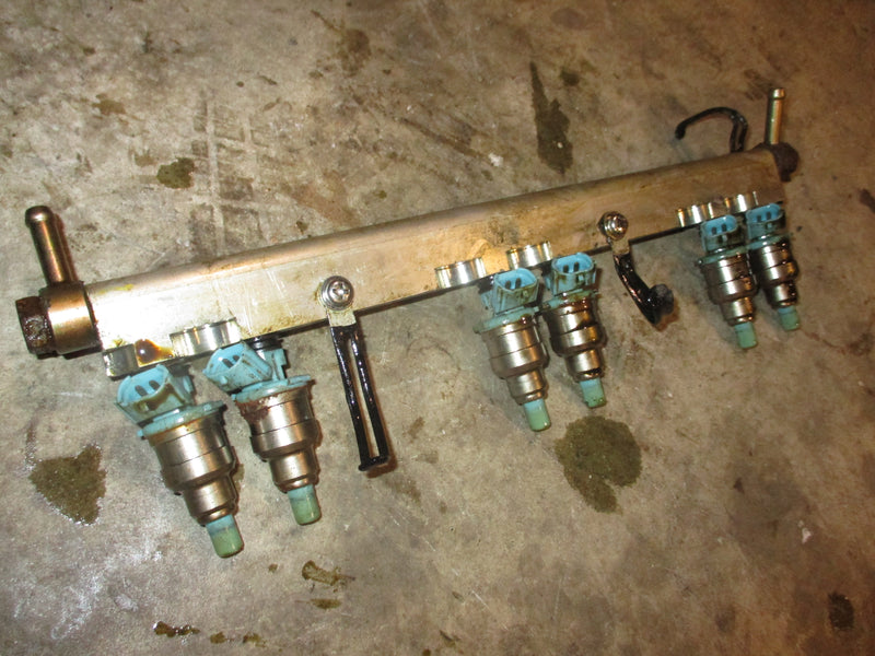 Suzuki DT200 200hp outboard fuel rail and injector set (15750-92E04)