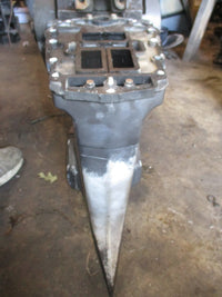 Load image into Gallery viewer, Johnson 150hp 2 stroke outboard 20" shaft midsection
