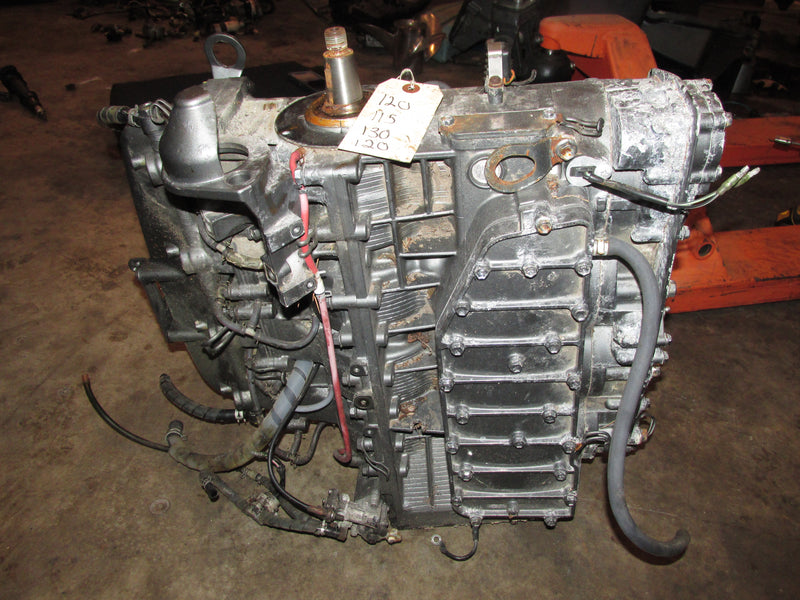 Suzuki DT140 outboard crankcase powerhead