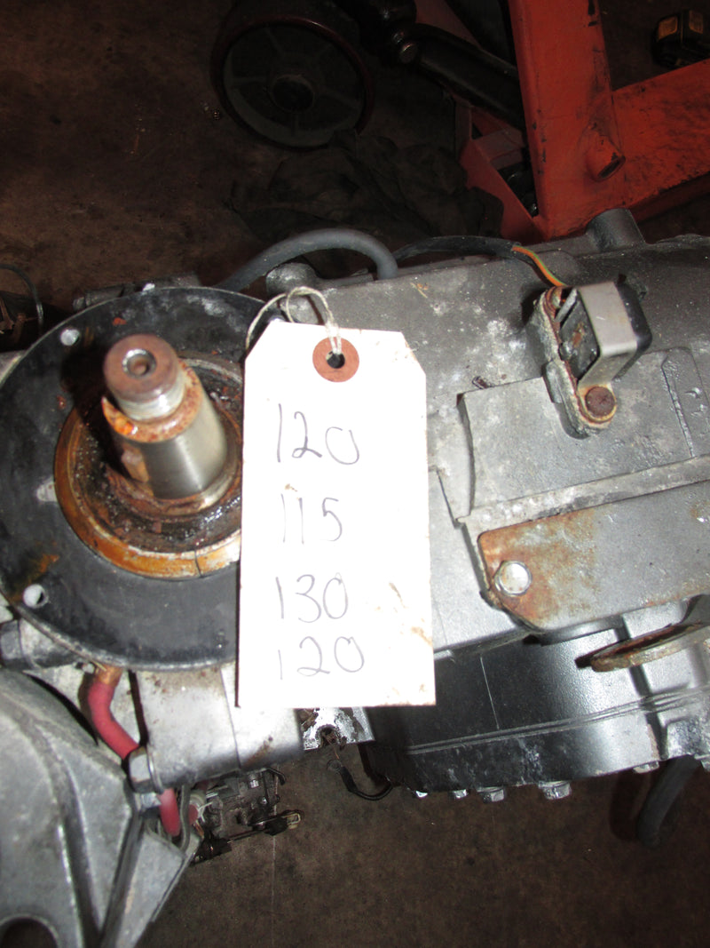 Suzuki DT140 outboard crankcase powerhead