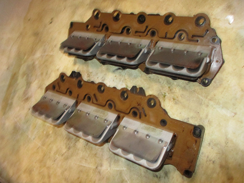 Evinrude 150hp 2 stroke outboard intake manifold with reeds (438956)