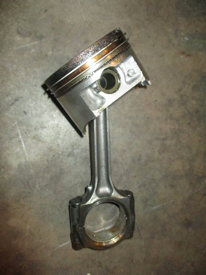 Suzuki DF115 115hp outboard piston and rod (12111-90J01)