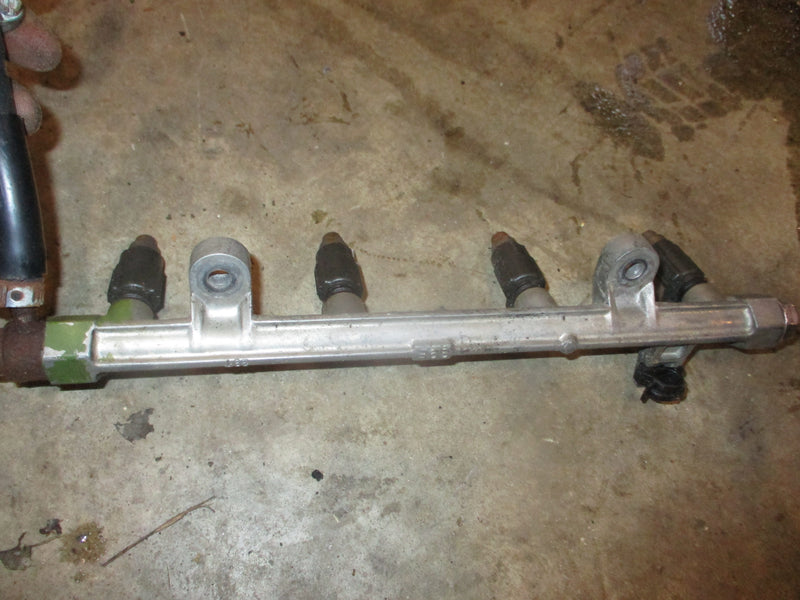 Suzuki DF70 70hp outboard fuel rail and injector set (15751-99E00)