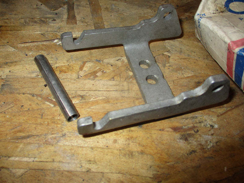 Johnson Evinrude OMC outboard bracket (386703)
