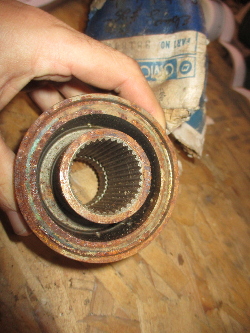 Johnson Evinrude OMC outboard clutch hub (381847)