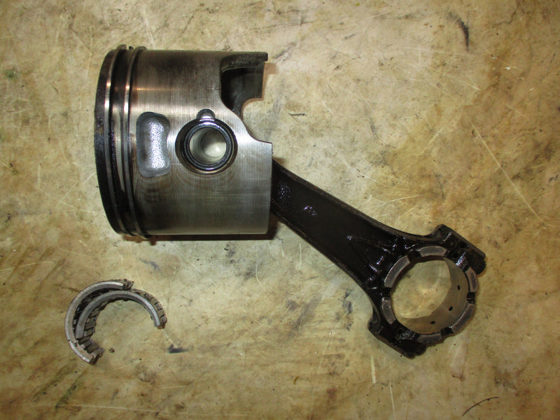 Evinrude ETEC 200 hp outboard starboard piston and rod (5006517)