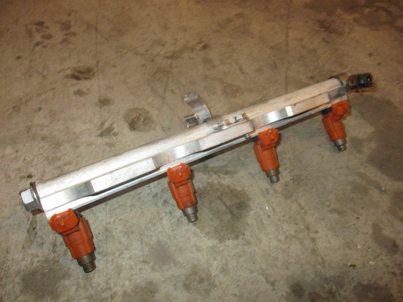 Suzuki DF115 115hp outboard fuel rail with injector set (15750-90J00)