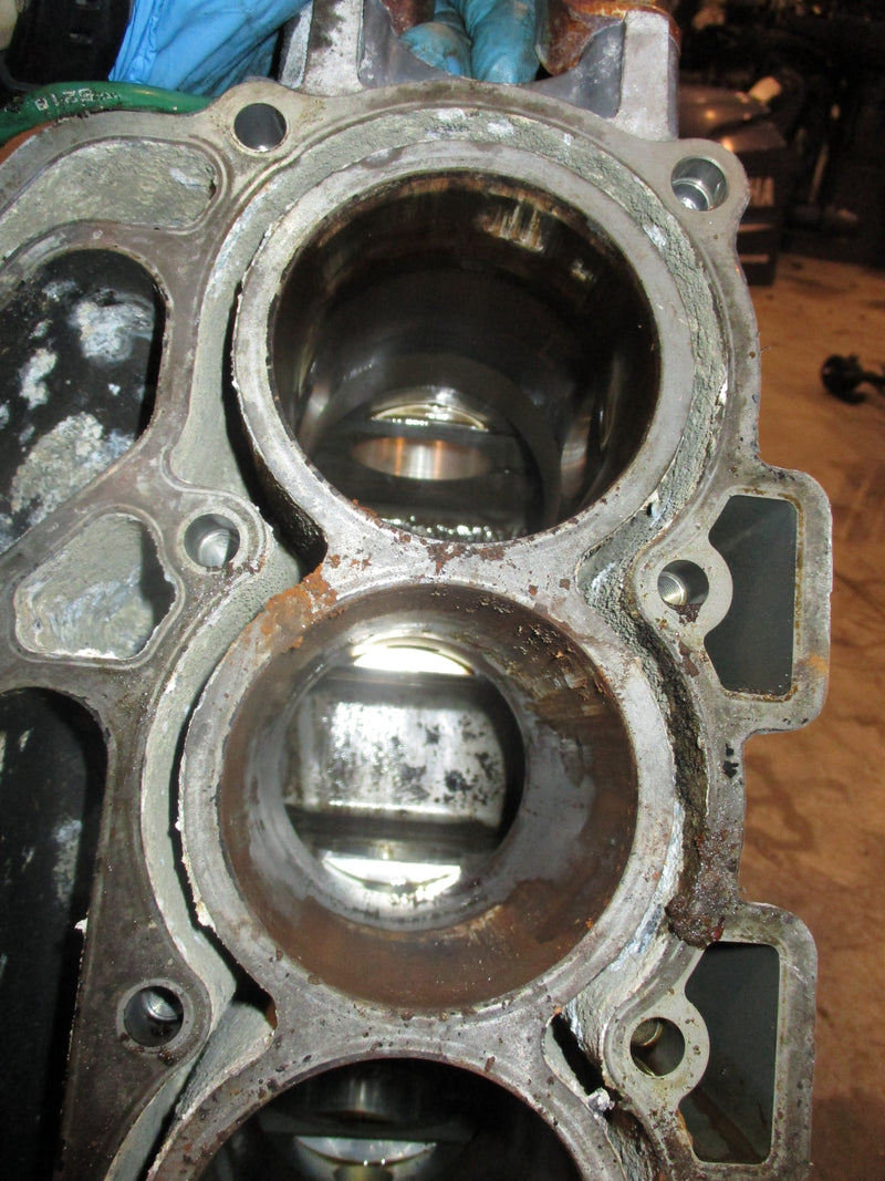 Suzuki DF115 115hp outboard crankcase block