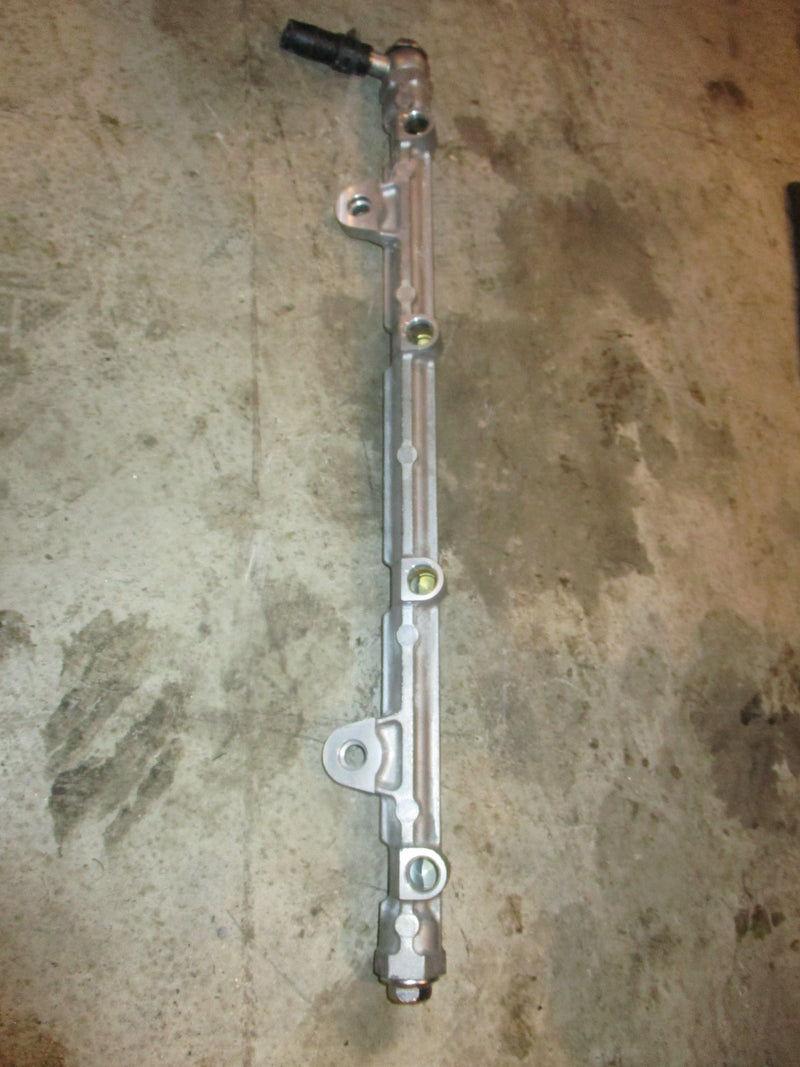 Suzuki DF150 150hp outboard fuel rail (15751-96J00)