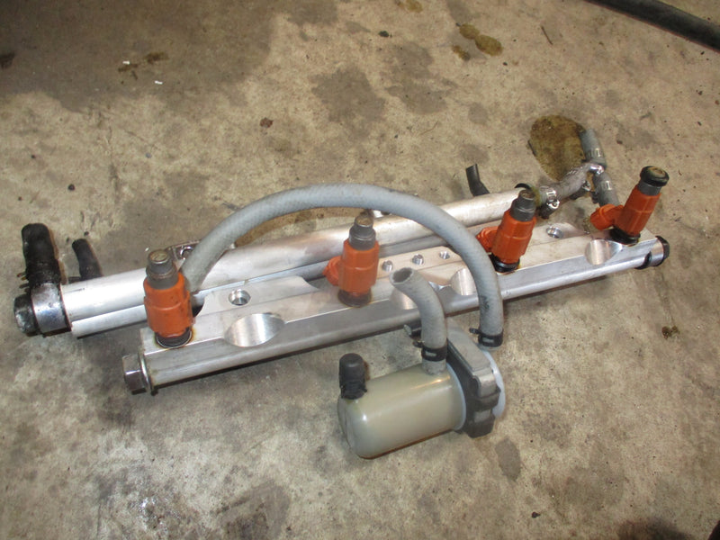 Suzuki DF115 115hp outboard fuel rail and injector set