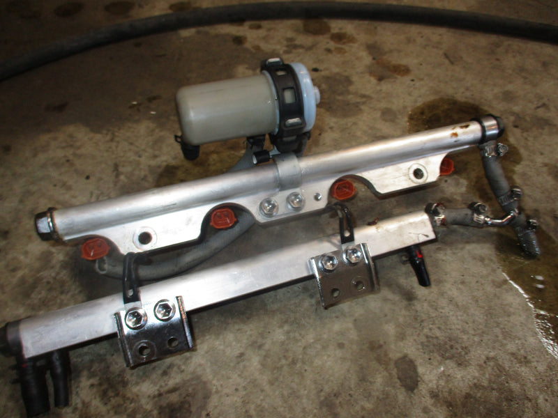 Suzuki DF115 115hp outboard fuel rail and injector set