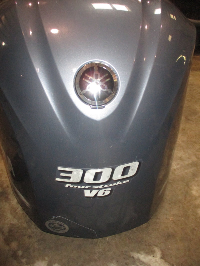 Yamaha 4.2L 300hp 4 stroke outboard top cowling
