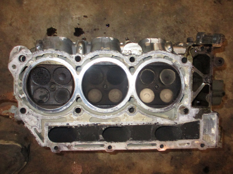 Suzuki DF225 225hp outboard starboard cylinder head (11101-93J01)