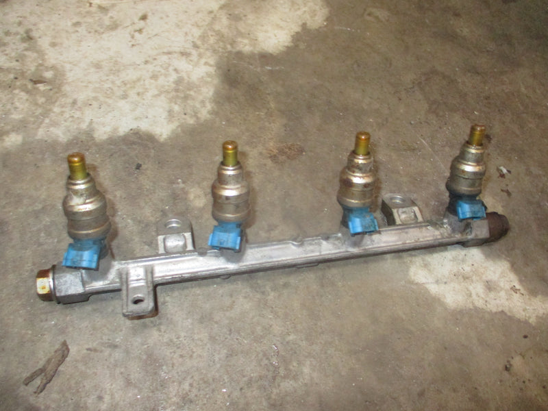 Suzuki DF70 70hp outboard fuel rail and injector set (15751-99E00)