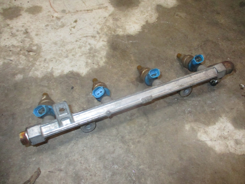 Suzuki DF70 70hp outboard fuel rail and injector set (15751-99E00)