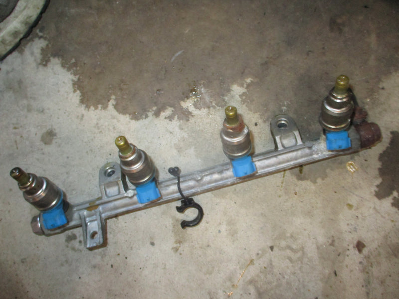 Suzuki DF70 70hp outboard fuel rail and injector set (15751-99E00)
