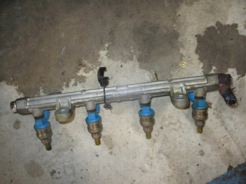 Suzuki DF70 70hp outboard fuel rail and injector set (15751-99E00)