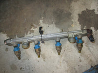 Load image into Gallery viewer, Suzuki DF70 70hp outboard fuel rail and injector set (15751-99E00)
