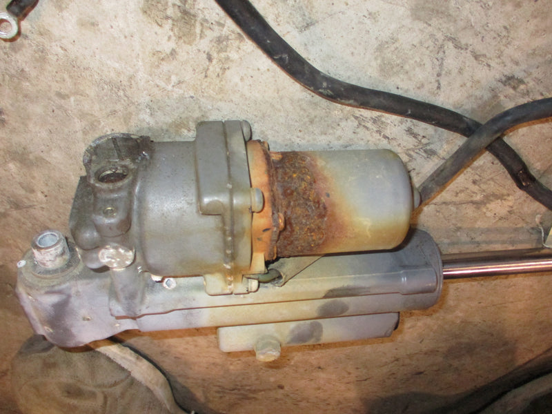Suzuki DF40 40hp outboard tilt trim unit