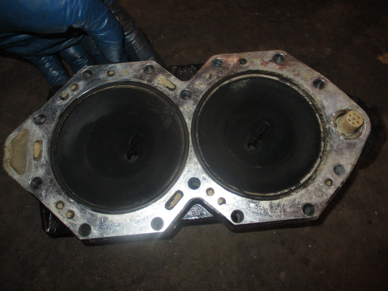 Evinrude Ficht 115hp outboard starboard cylinder head