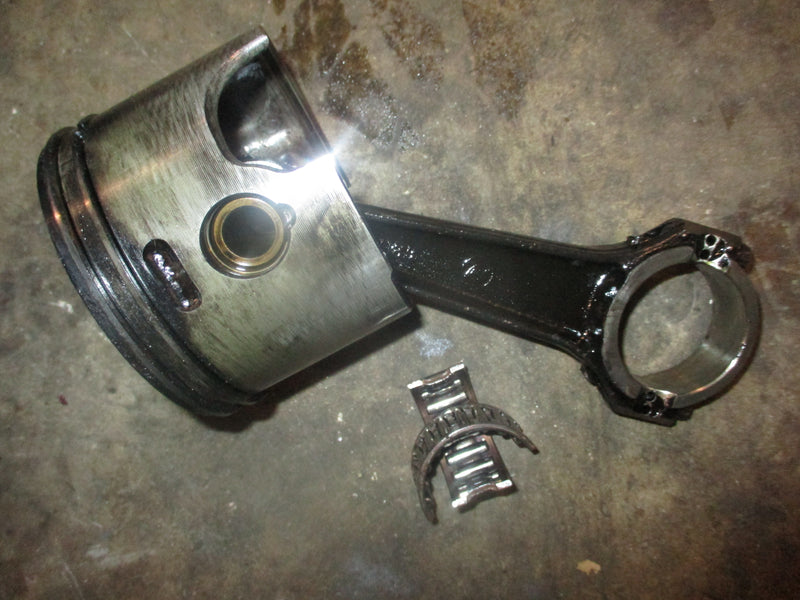 Evinrude Ficht 115hp outboard starboard piston and rod (5001295)